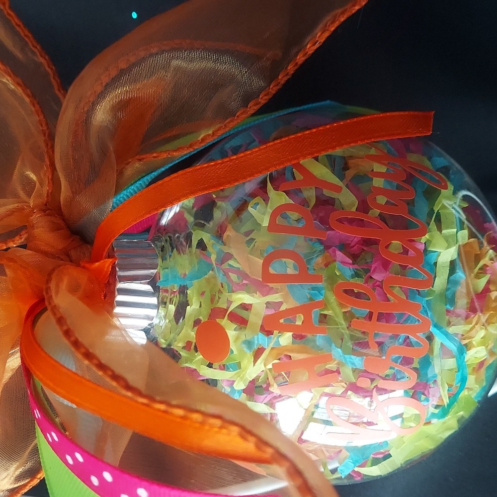 🆕 Happy Birthday, Confetti Plastic Bulb, White Stand with Coloful Ribbons, NEW
